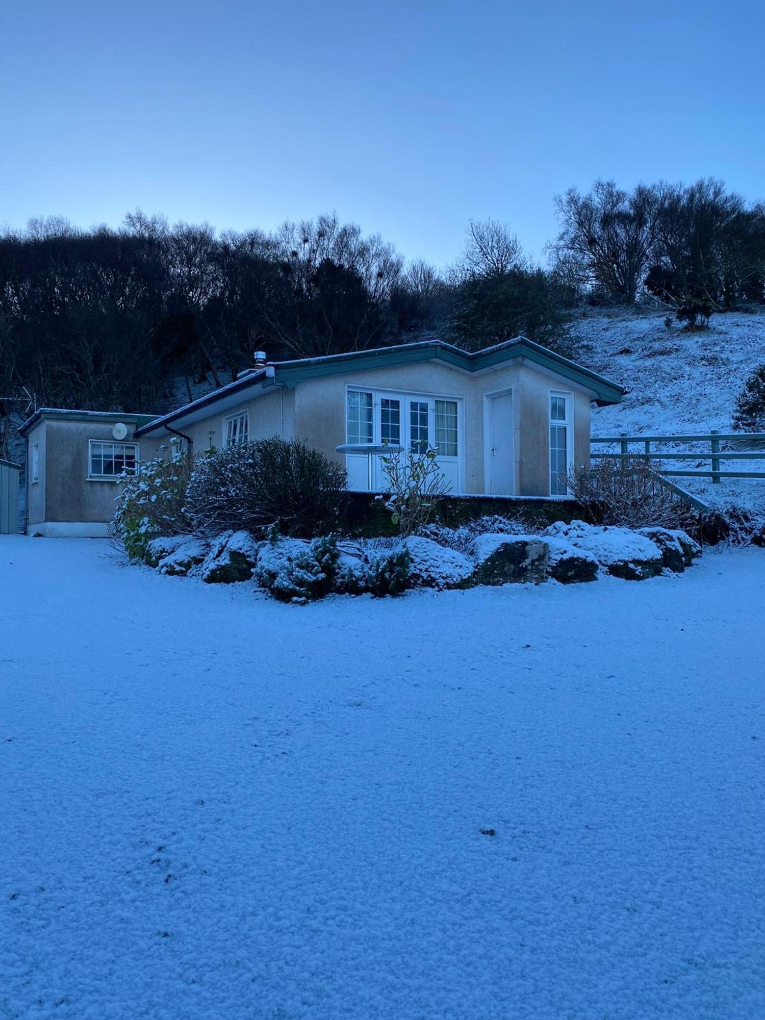 Roberts' Cottage Westport Exterior photo