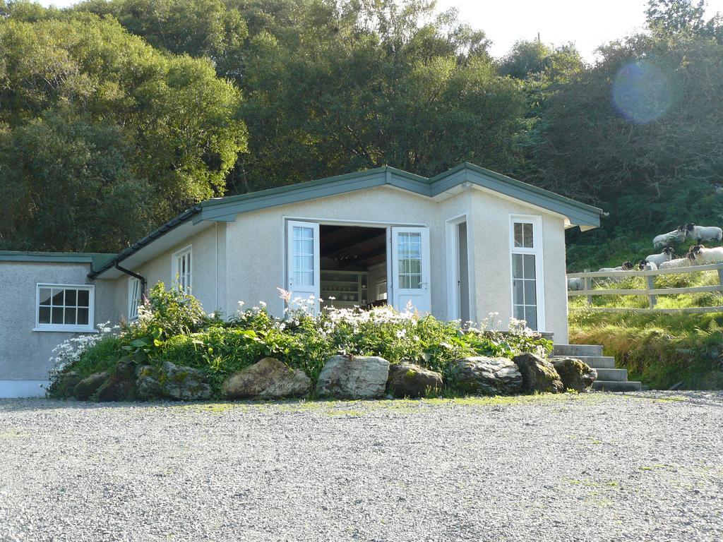 Roberts' Cottage Westport Exterior photo